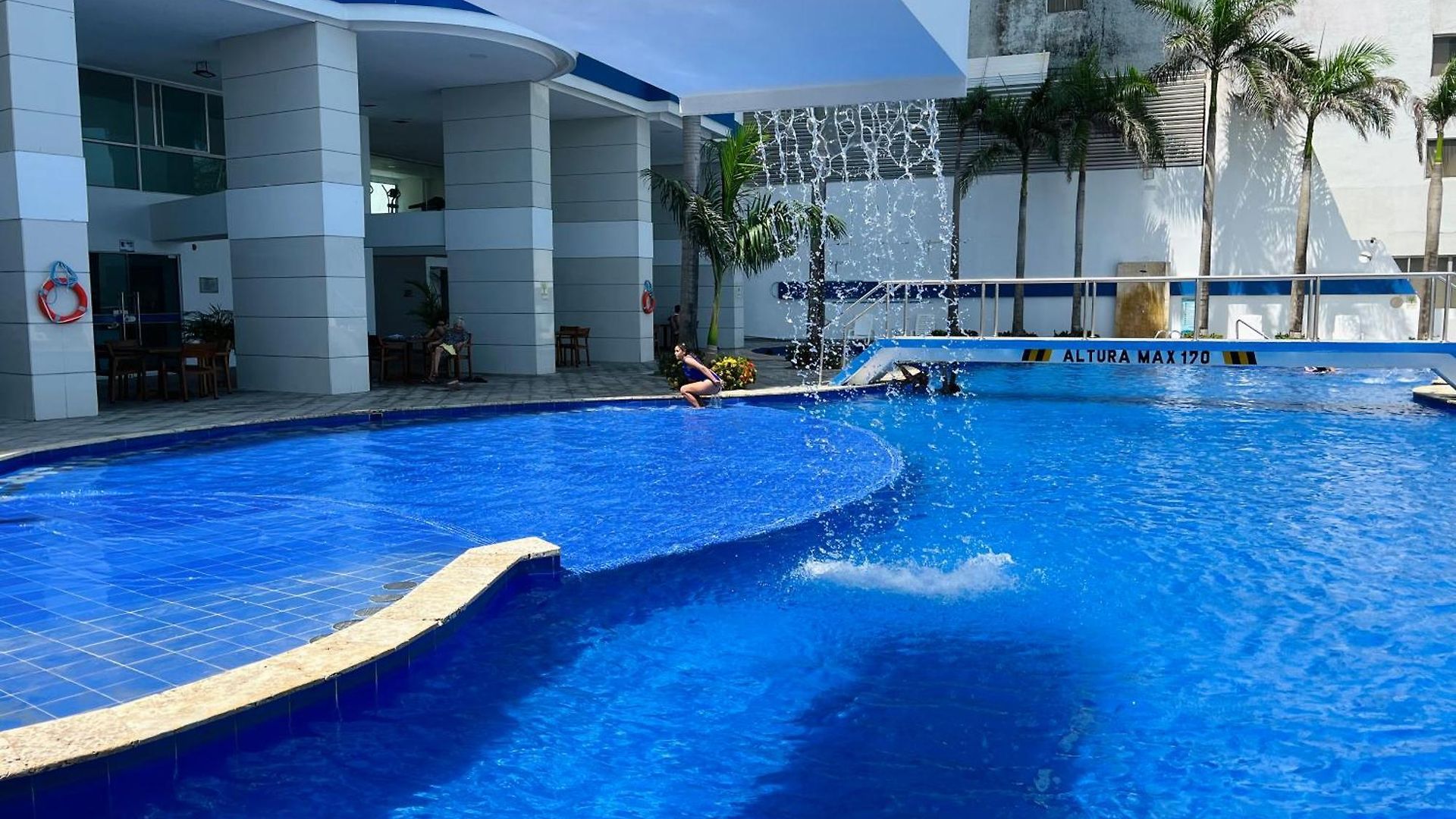 Espectacular Bocagrande, Frente Al Mar, Con Piscina *